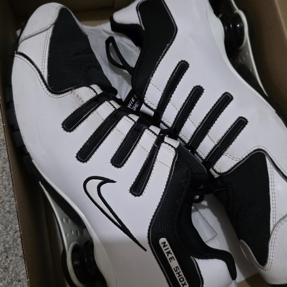 Nike Shox Men's Black and White Sneakers